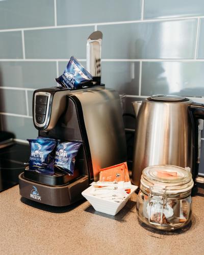 Kemudahan buat kopi dan teh di Sweet Suites Lytham