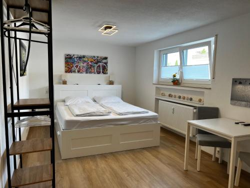 a small room with a bed and a desk at *moderne Wohnung ANTON in VS mit Küche+Bad in Villingen-Schwenningen