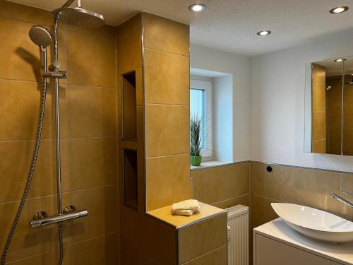 a bathroom with a sink and a shower at *moderne Wohnung ANTON in VS mit Küche+Bad in Villingen-Schwenningen