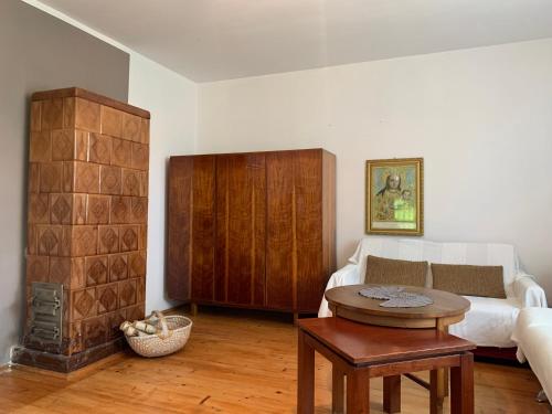 Posezení v ubytování DOMEK NA LATYFUNDIACH