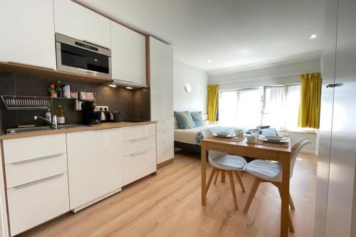 a kitchen with a desk and a table in a room at Coeur Massy M10 Rer BC 600m - Orly20 min in Massy