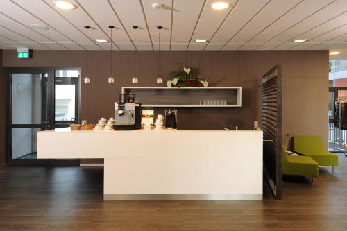 Tetera y cafetera en Hotel INNdependence