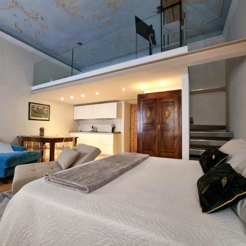 a bedroom with a large white bed and a kitchen at 1Dest - Living The Dream in Arco