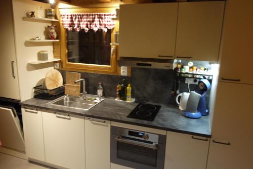 Dapur atau dapur kecil di Chalet La Trouvaille