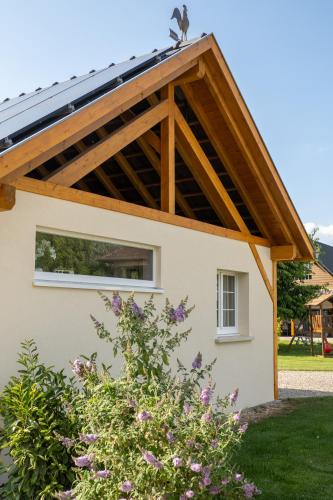 a roof on a house with a bird on top at Gite Junior L'Ecrin du Ried PROCHE EUROPA-PARK in Artolsheim