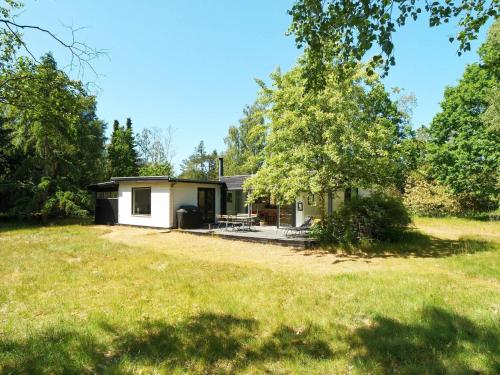 a house in the middle of a field at Charming Retreat by Water - By Traum Ferienwohnungen in Nykøbing Sjælland