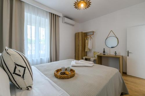 La Maison Apartment tesisinde bir odada yatak veya yataklar