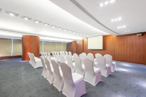 Konferenční prostory v ubytování Crowne Plaza Zhuhai City Center by IHG - offers free one-way shuttle to Chimelong Ocean Kingdom