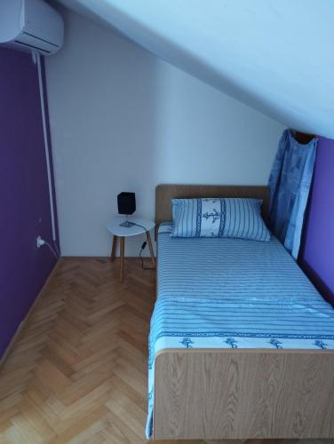 Sea view apartment with terrace near the beach