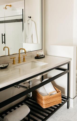 a bathroom with a sink and a mirror at Hotel Emeline in Charleston