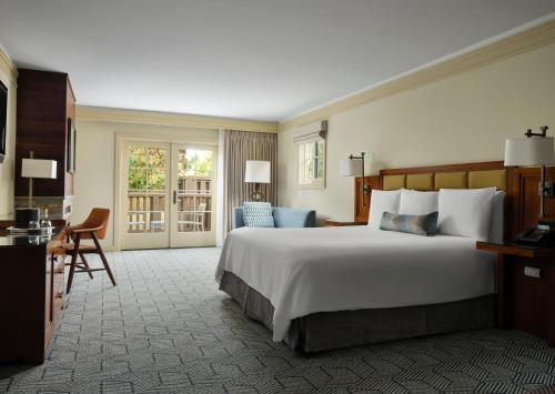 Una cama o camas en una habitación de Hotel Abrego