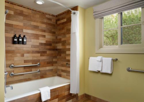 Un baño de Hotel Abrego