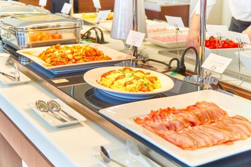 ホテルの敷地内または近くでの食事または食べ物