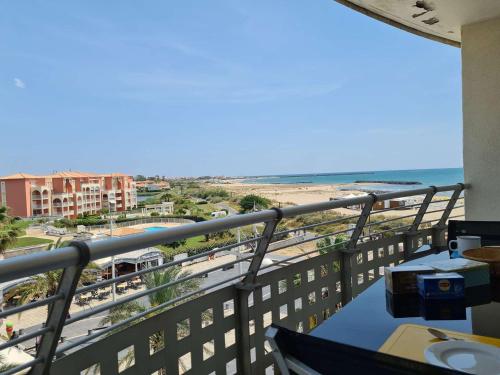 Appartement 2 pièces avec climatisation et parking à 50m de la plage au Cap d'Agde - FR-1-249-396