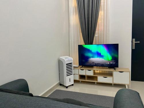 En TV eller et underholdningssystem på Villa Ku Villa Mu