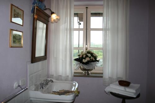 a bathroom with a sink and a window at Villa Bricco dei Cogni in La Morra