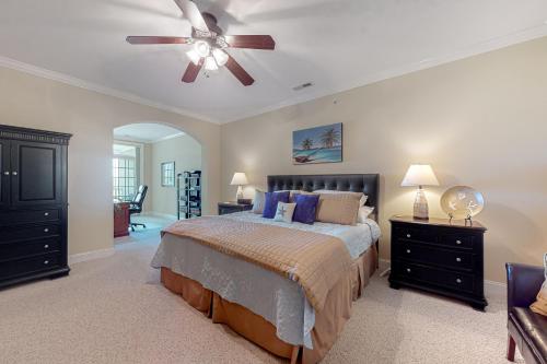 A bed or beds in a room at Bayside Resort --- 38415 Boxwood Terrace, Unit #302B