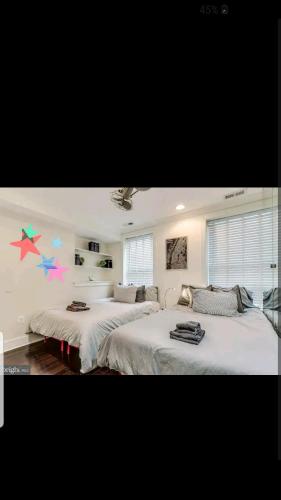 a bedroom with two beds with stars on the wall at Fleet st Property in Baltimore