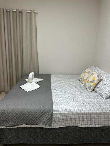 a bedroom with a bed with a hat on it at Bela Casa Hostel in Ji-Paraná