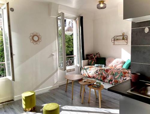 Charming Bright Sunny Studio near Canal St Martin