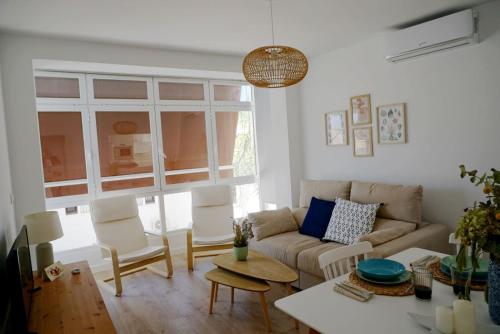 a living room with a couch and a table and chairs at Casa Keko in La Herradura