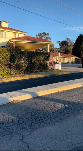 a street with a yellow curb next to a house at Lithgow Motor Inn in Lithgow