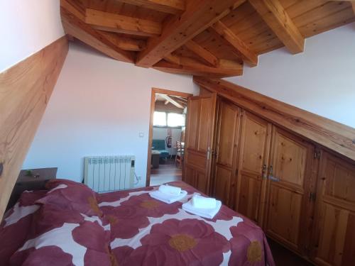 a bedroom with a bed in a room with wooden cabinets at Romántico acogedor apartamento en Llanes (Montaña) in Llanes