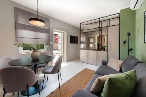 BRUNO and BRUNA Studio Apartments - With Private Parking