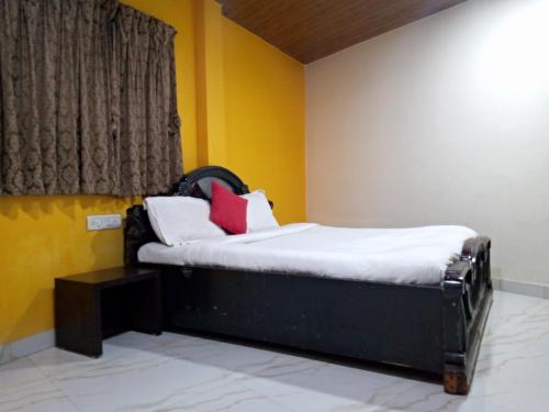 Ein Bett oder Betten in einem Zimmer der Unterkunft TRI HOTEL