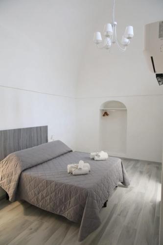 a bedroom with a bed with two towels on it at La Maison Piazza del Popolo in Manfredonia