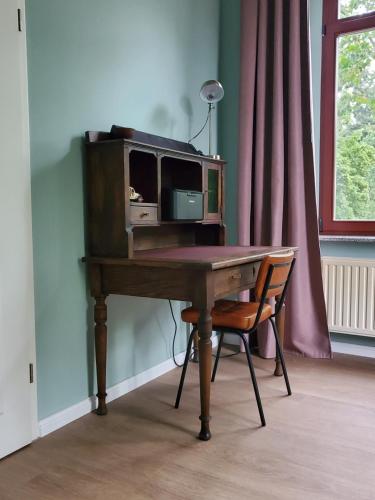 a wooden desk with a microwave on top of it at Schöne Wohnung in Dresden - Neustadt in Dresden