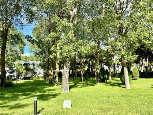 L'ALTAIR - P4 à 2 pas du Pasino, 10 min des plages, clim, parking