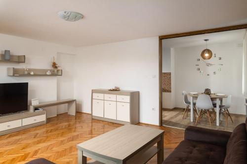 Pool House Mazor - Happy Rentals – Photos 3