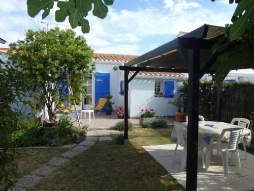 Photo de la galerie de l'établissement Maison 3 pièces avec jardin à 600m de la plage - 6 couchages - Barbâtre - FR-1-224B-66, à Barbâtre