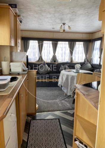 2 bed caravan at Lyons Robinhood – Photos 3