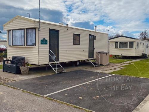 2 bed caravan at Lyons Robinhood
