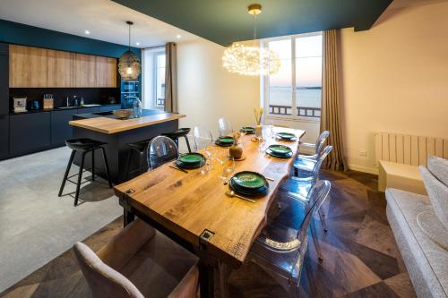 Posezení v ubytování ILE WRACH - Duplex de luxe avec magnifique vue mer