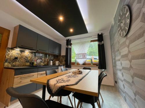 Η κουζίνα ή μικρή κουζίνα στο Willa Pieniny Apartament