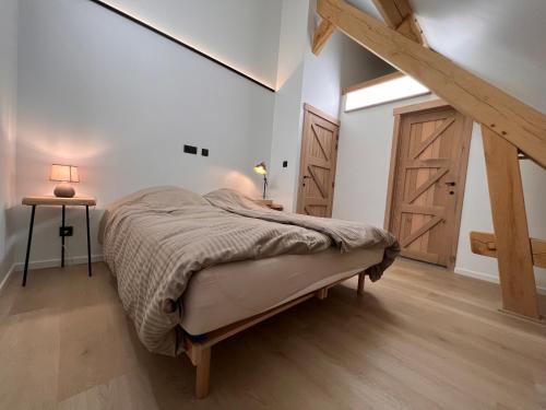 Ένα ή περισσότερα κρεβάτια σε δωμάτιο στο De Kamert
