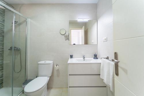 a bathroom with a toilet and a sink and a shower at Apartamento Estudio Acuario Frente Mar in Barbate