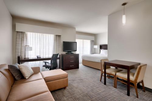 Μια τηλεόραση ή/και κέντρο ψυχαγωγίας στο Residence Inn by Marriott Houston I-10 West/Park Row