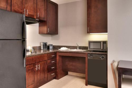 Η κουζίνα ή μικρή κουζίνα στο Residence Inn by Marriott Houston I-10 West/Park Row