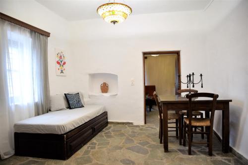 Кровать или кровати в номере Lale's House