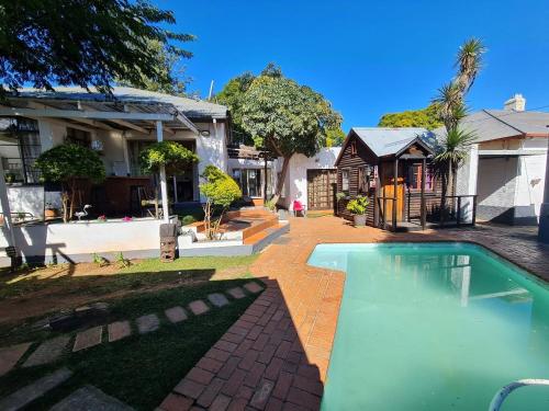 a swimming pool in the yard of a house at Melville House in Johannesburg