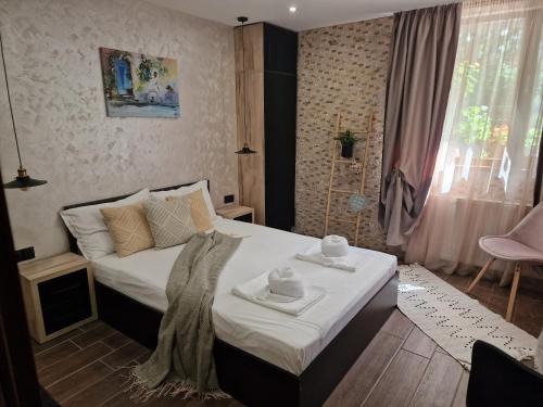 Katil atau katil-katil dalam bilik di Kamelia guest rooms