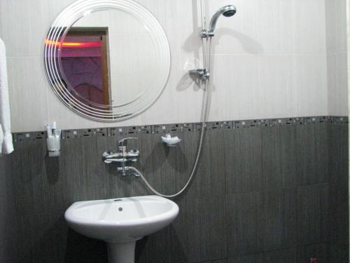 Bilik mandi di Princ Plaza Hotel