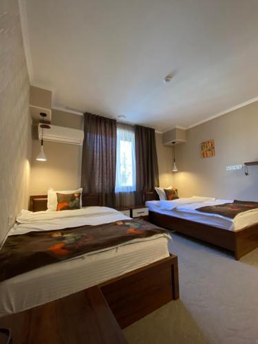 Postel nebo postele na pokoji v ubytování Cube House Osh