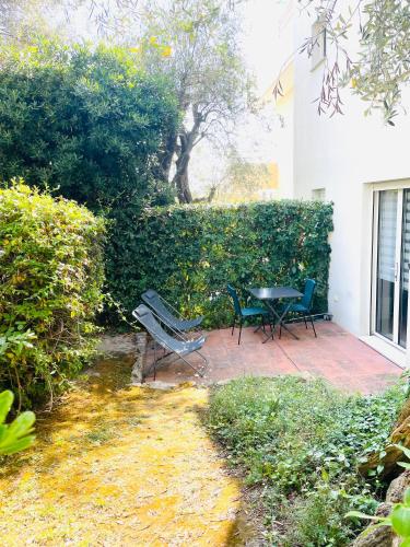 Studio plage parking et proche vieil antibes