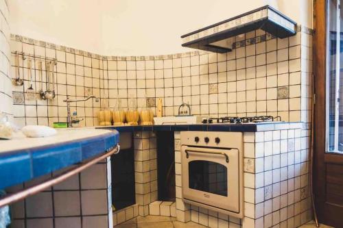 Kuchyň nebo kuchyňský kout v ubytování Trullo Dimora Vassili Monopoli