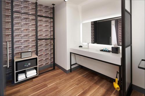 Aloft Orlando International Drive by Marriott Image